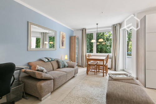 Close to the center, ready-to-move-in apartment with style