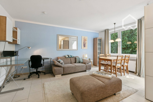 Close to the center, ready-to-move-in apartment with style
