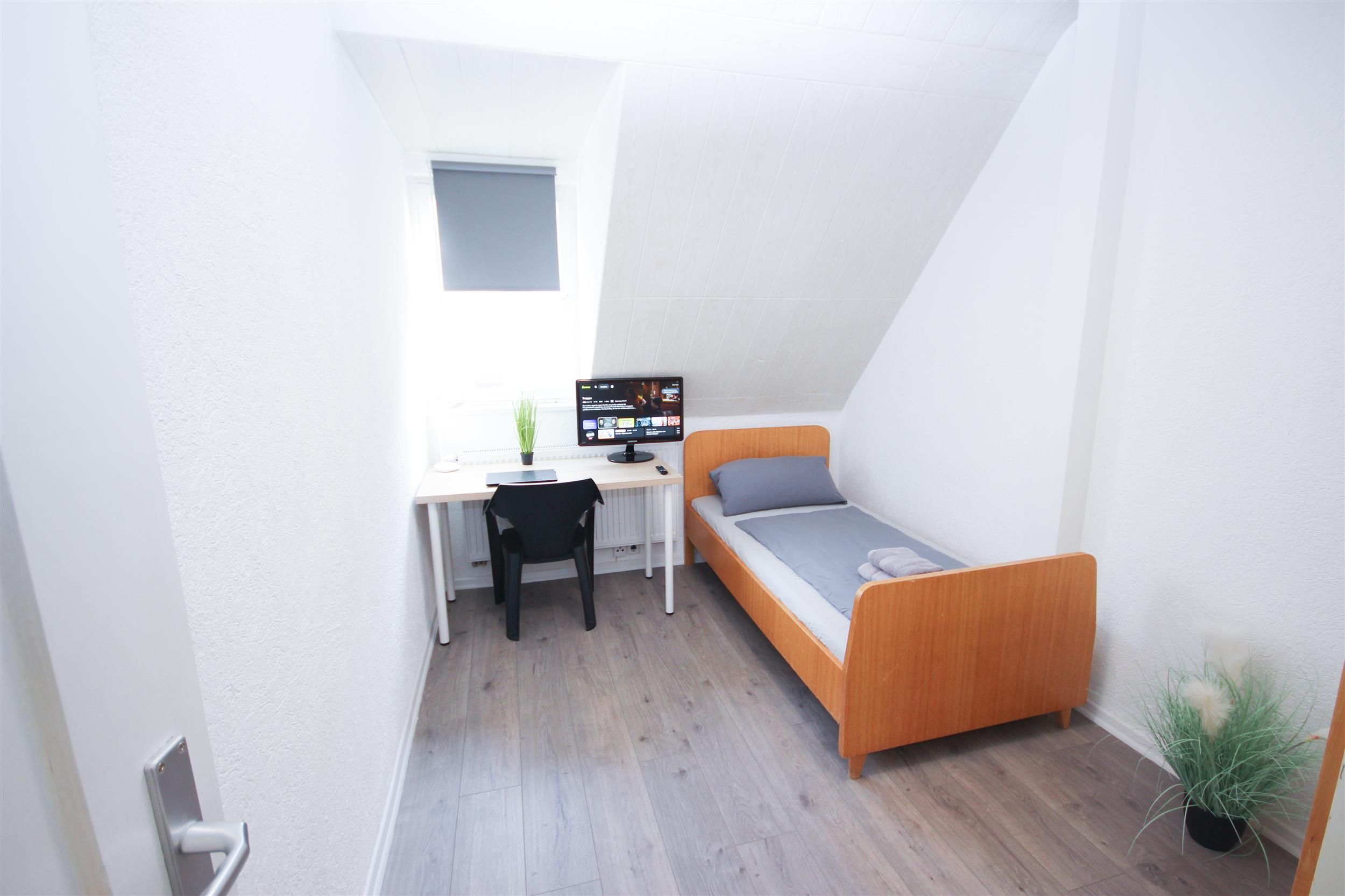 ALFA 2 Rooms Apartment Near Daimler Wasen Netflix - 11