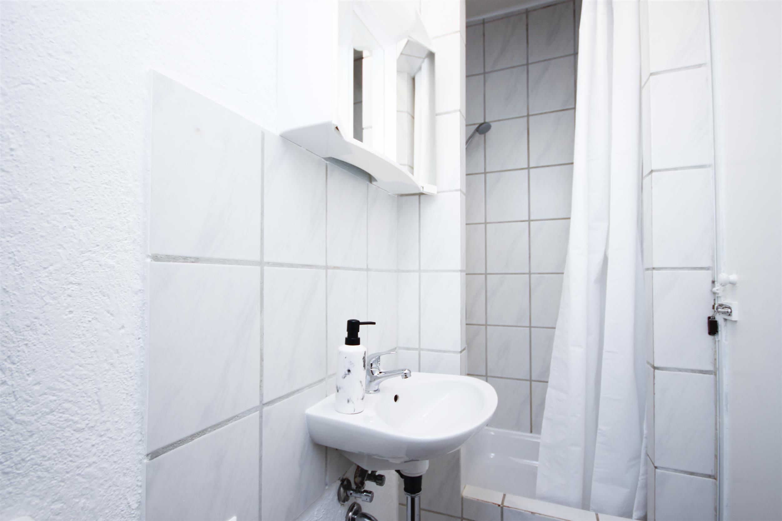 ALFA 2 Rooms Apartment Near Daimler Wasen Netflix - 3