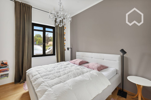 Gorgeous and cozy home with nice city view (Potsdam) with access to lake