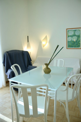 Modern 4-Room Apartment with Large Terrace – Fully Furnished, No Deposit, Cleaning Service Included!