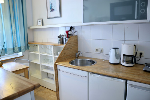 Modern 4-Room Apartment with Large Terrace – Fully Furnished, No Deposit, Cleaning Service Included!