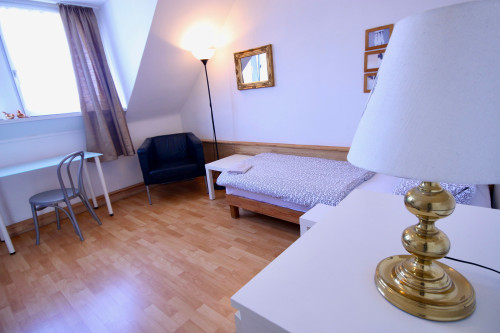 Modern 4-Room Apartment with Balcony – Fully Furnished, No Deposit, Cleaning Service Included! - Gallery - 10