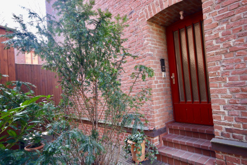 Modern 4-Room Apartment with Balcony – Fully Furnished, No Deposit, Cleaning Service Included!