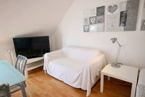 Modern 4-Room Apartment with Balcony – Fully Furnished, No Deposit, Cleaning Service Included! - Gallery - 12