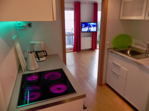 Top location! Furnished 2-room-apartment with balcony, parking is optional