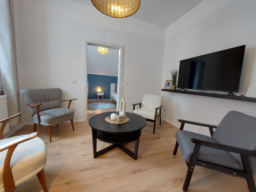 Cozy family apartment near the train station and parc Nordpark! - Gallery - 20