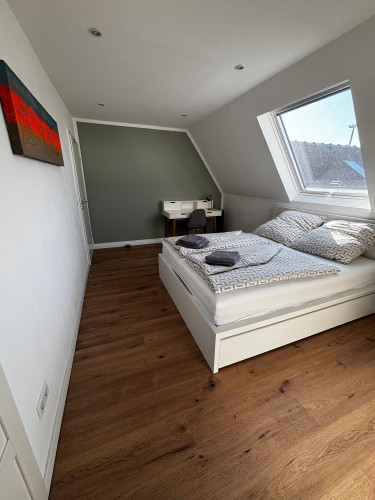 Amazing apartment (135qm) with own entrance and garten close to CGL and DUSTY