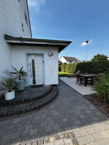 Amazing apartment (135qm) with own entrance and garten close to CGL and DUSTY