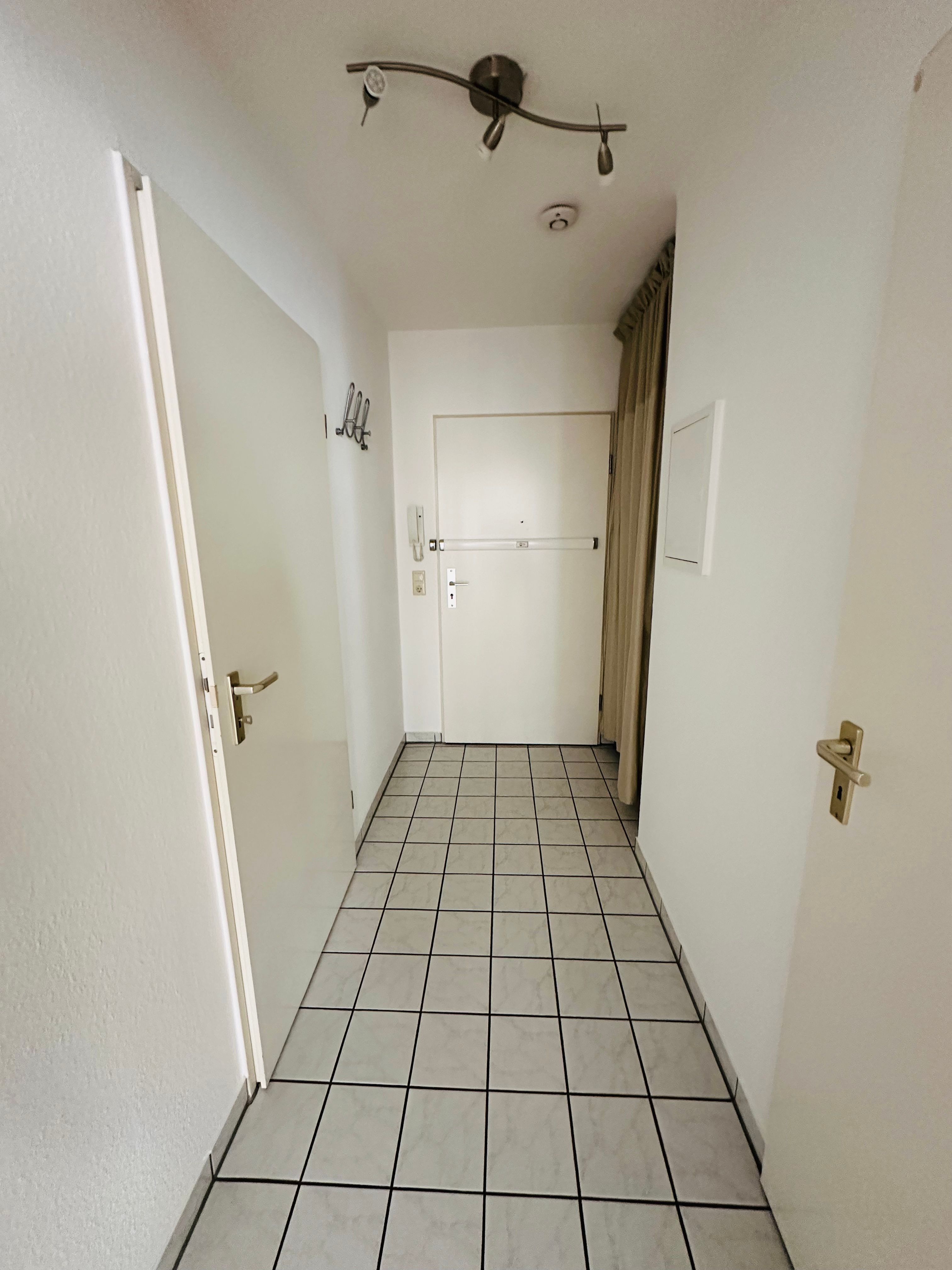  Stylish Business Apartment With Balcony In Leverkusen-Wiesdorf – All-Inclusive Living  -  Stylish Business Apartment with Balcony in Leverkusen-Wiesdorf – All-Inclusive Living  - Gallery -  3