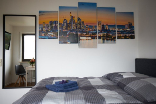 Neat, spacious studio