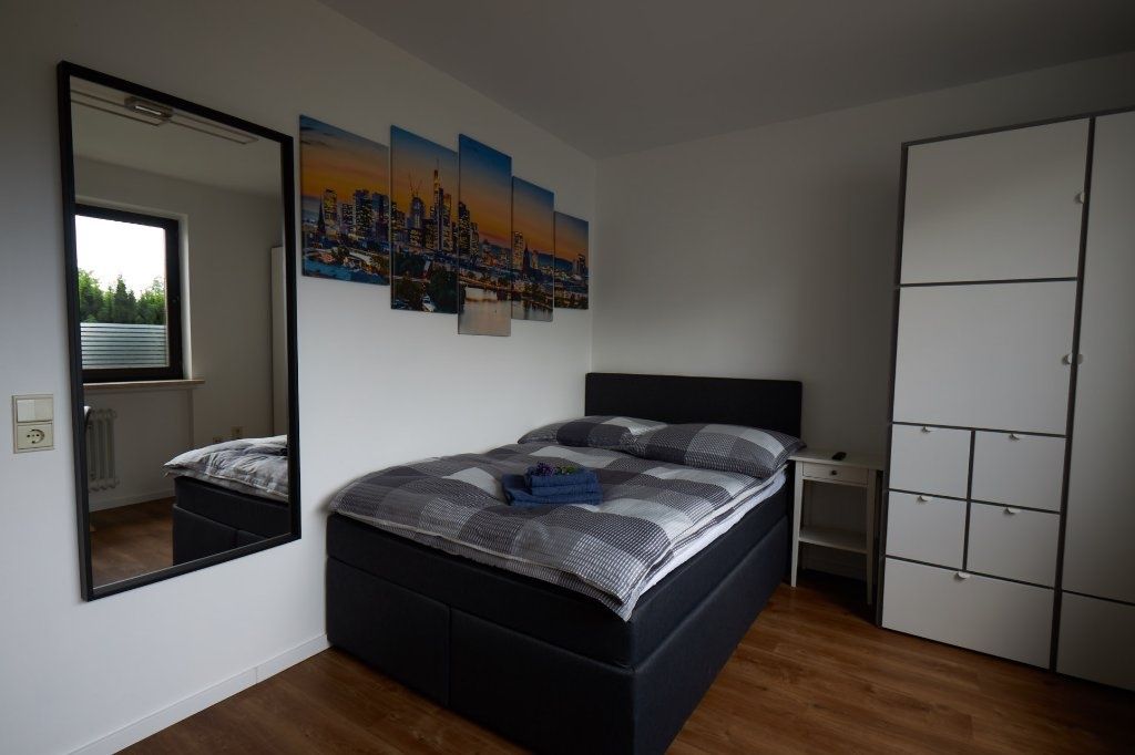 Neat, Spacious Studio - 6