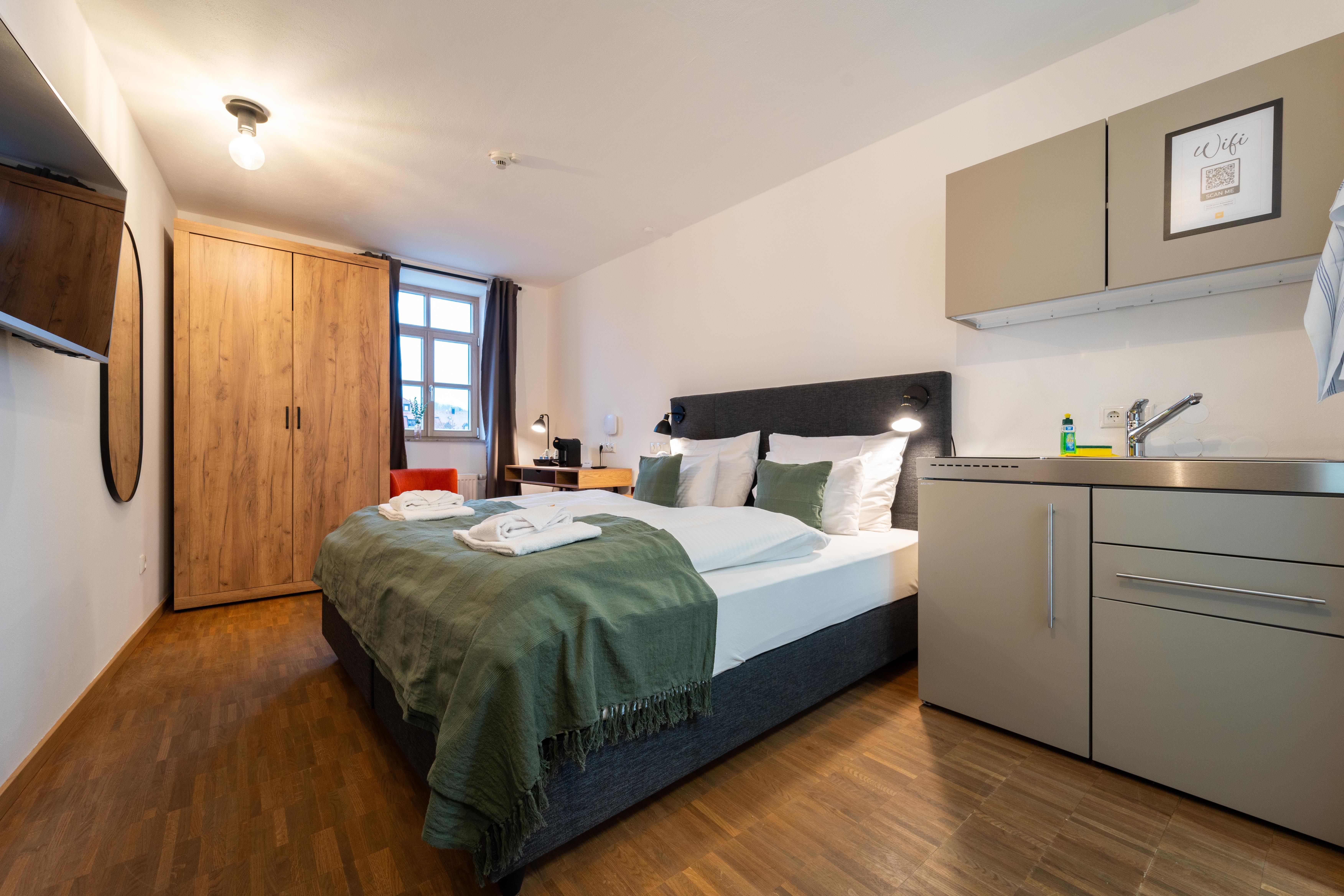 Dreamcation Altstadthotel - Small Double Room (micro-Apartment) - 8
