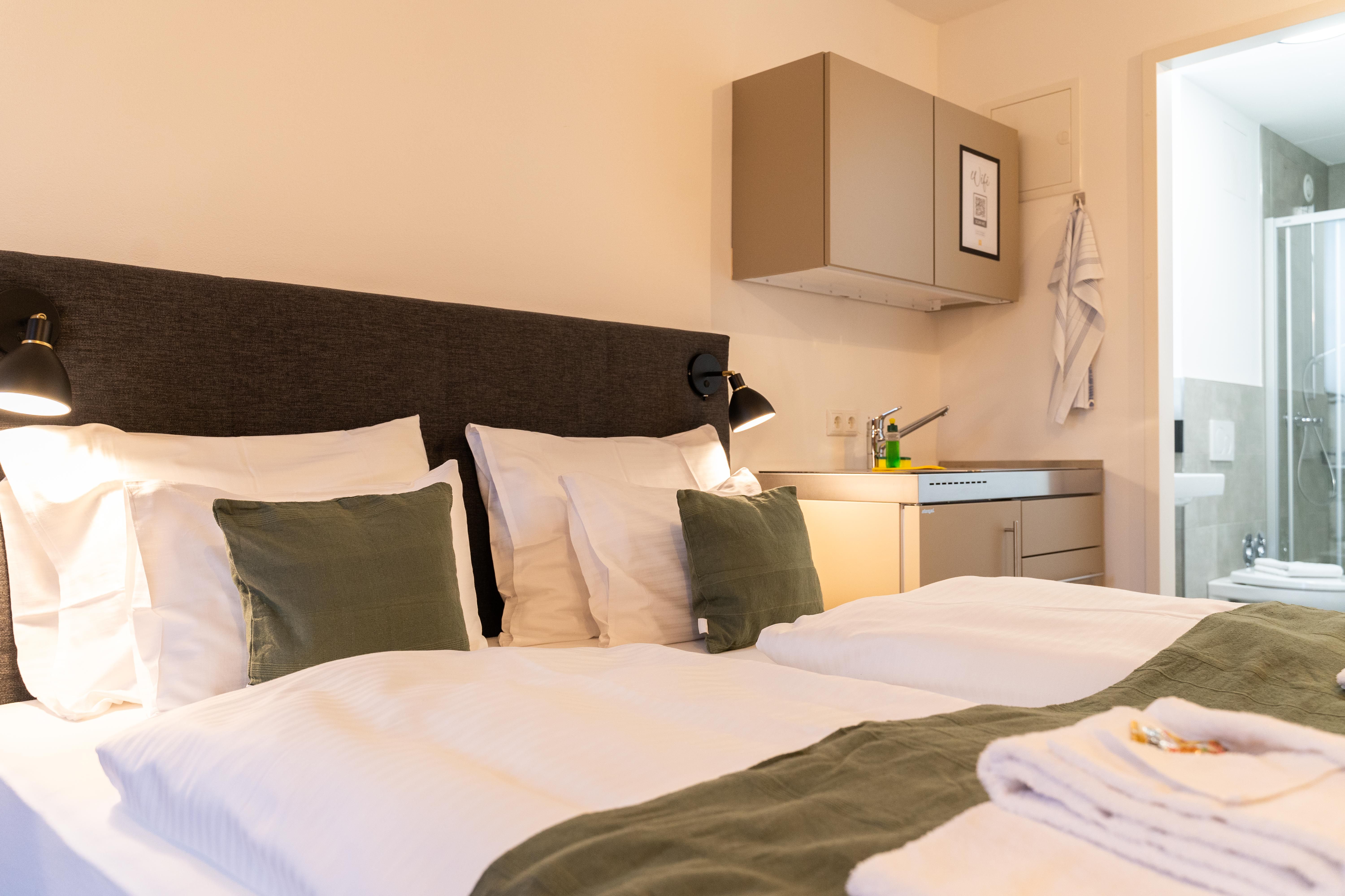 Dreamcation Altstadthotel - Small Double Room (micro-Apartment) - 9