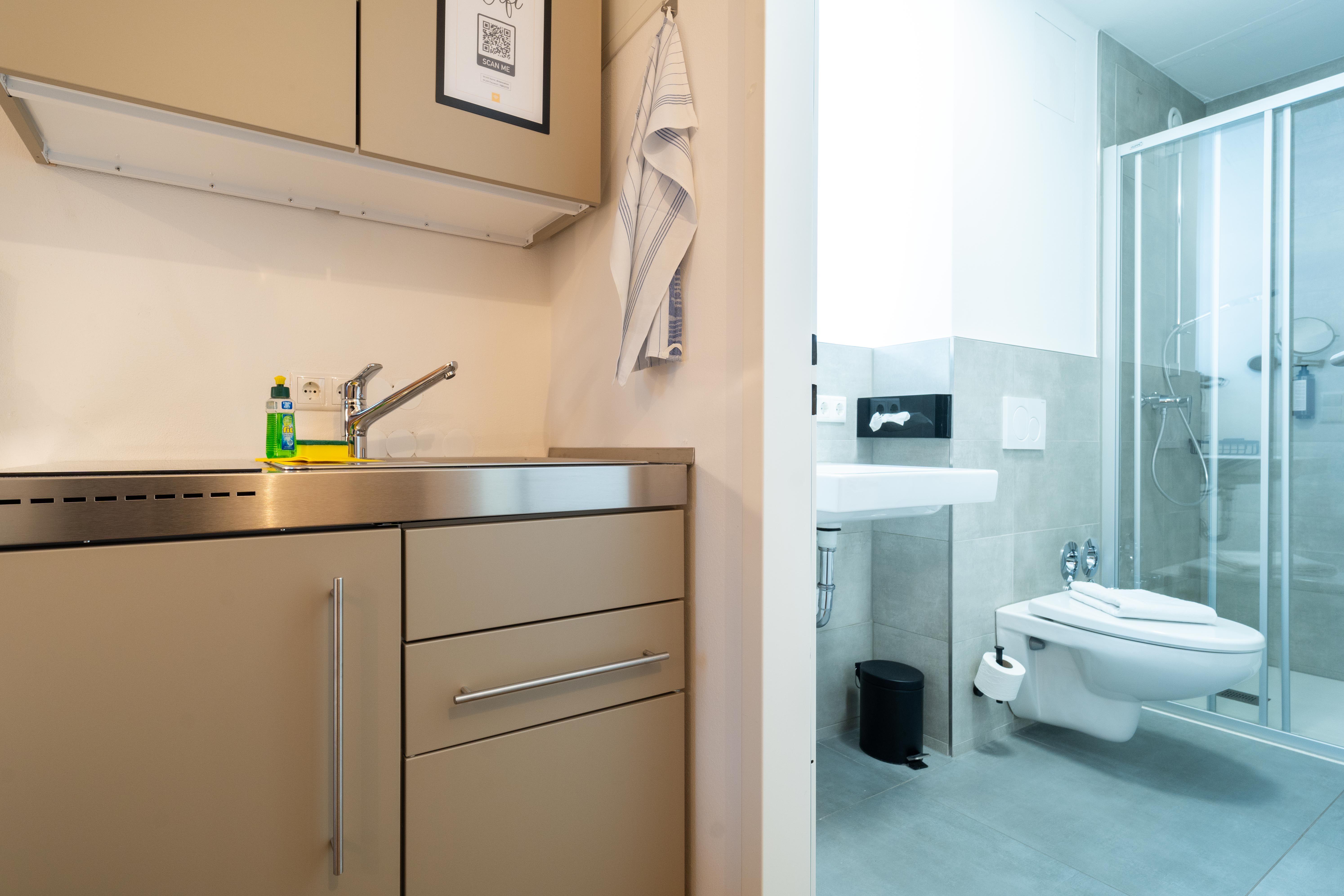 Dreamcation Altstadthotel - Small Double Room (micro-Apartment) - 4