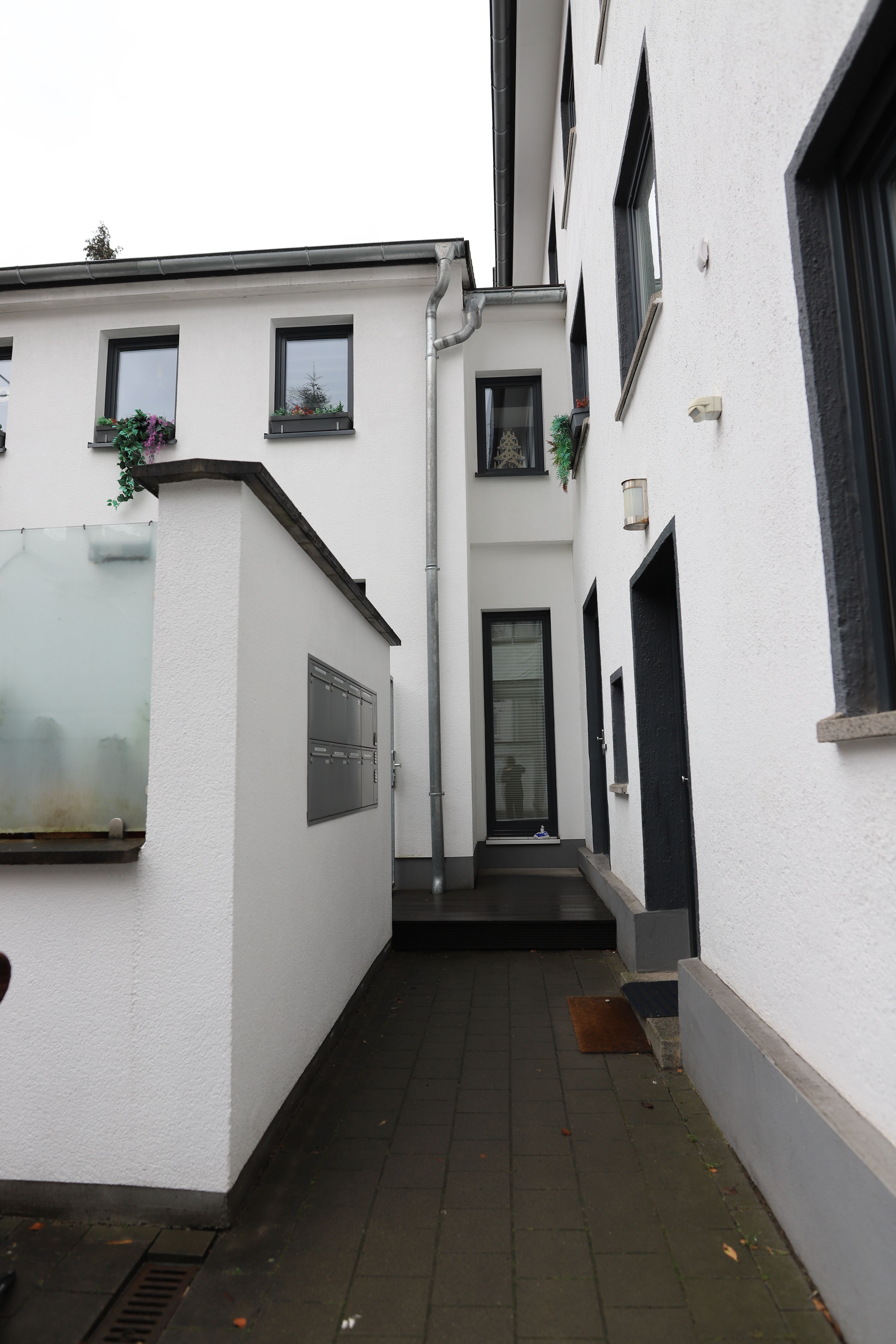  Beautiful Apartment In The Heart Of Darmstadt  -  Beautiful apartment in the heart of Darmstadt  - Gallery -  1