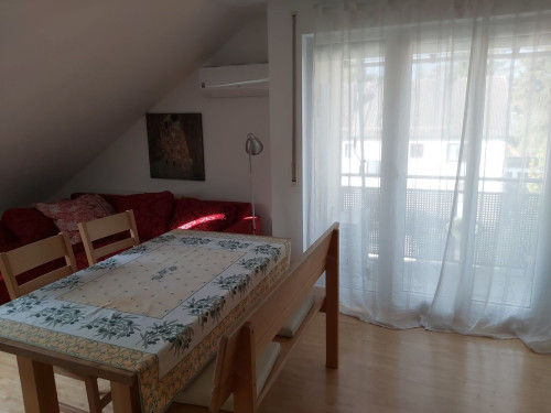 Stylish, very bright / furnished 3 room apartment. WG suitable