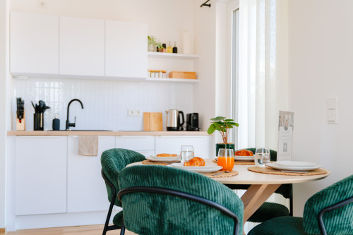 Stay at the City Villa by the Leine – central & stylish, with kitchen and parking