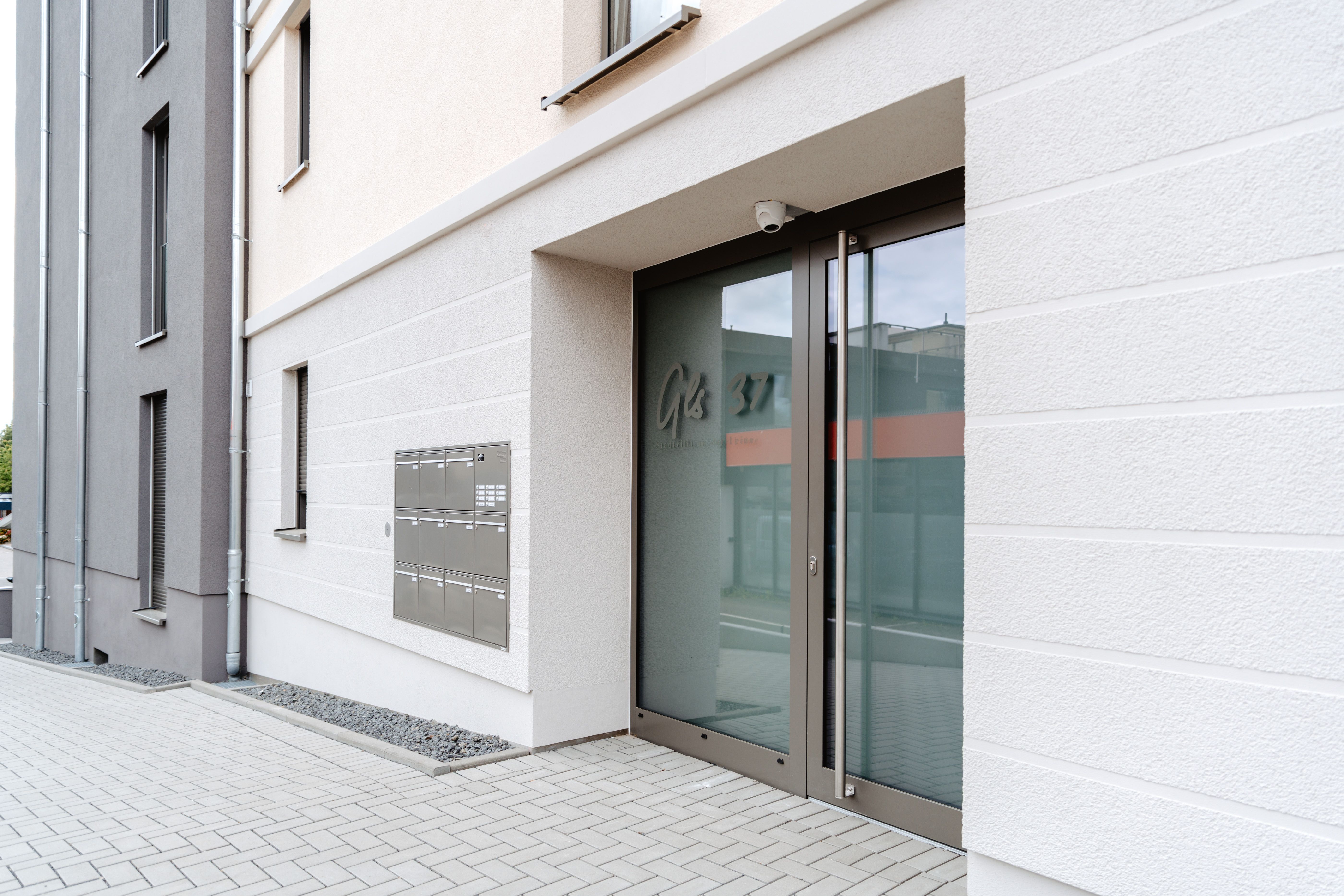 Stay At The City Villa By The Leine – Central & Stylish, With Kitchen And Parking - 1