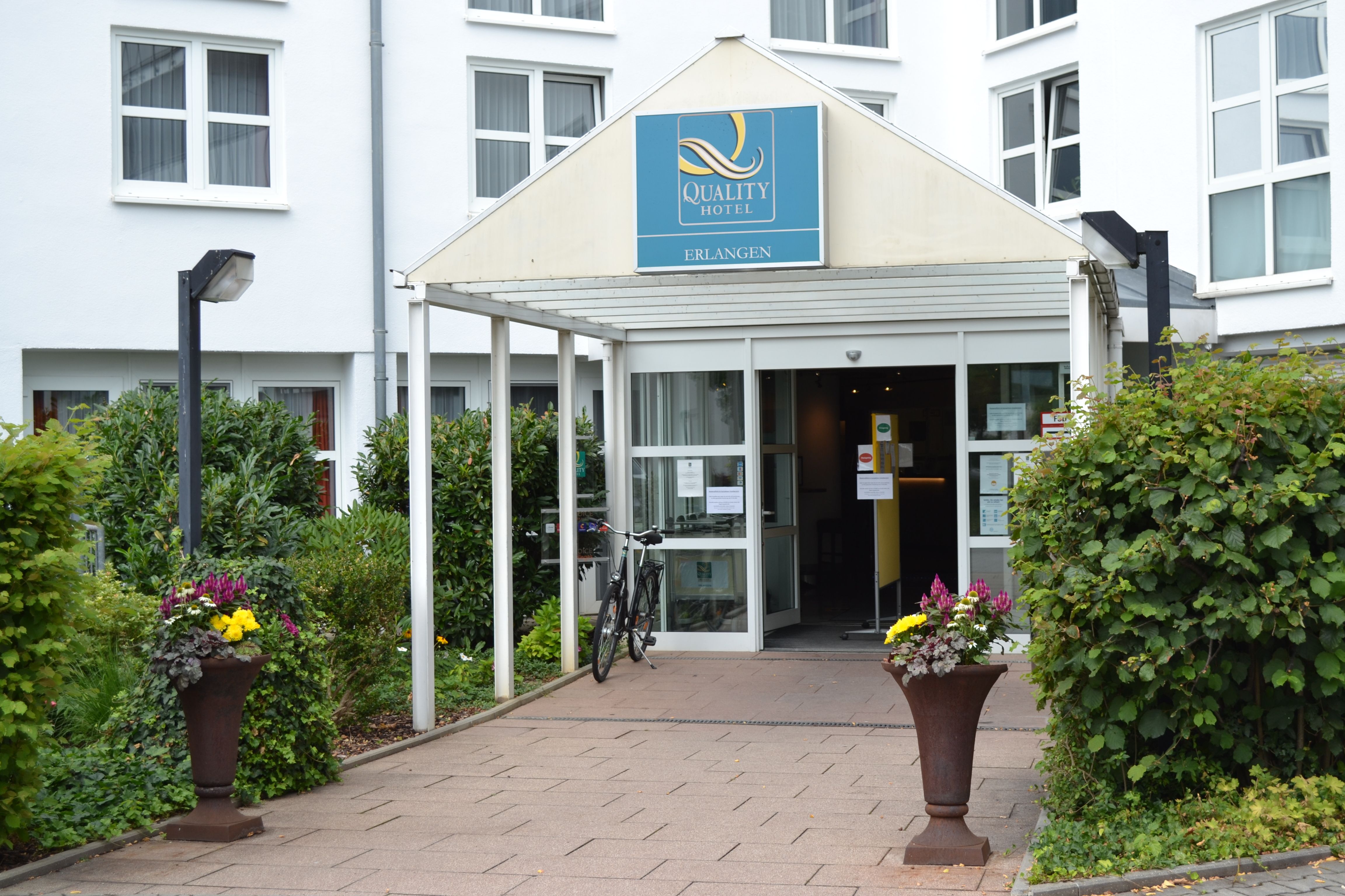 Comfortable Living In The Hotel - 1
