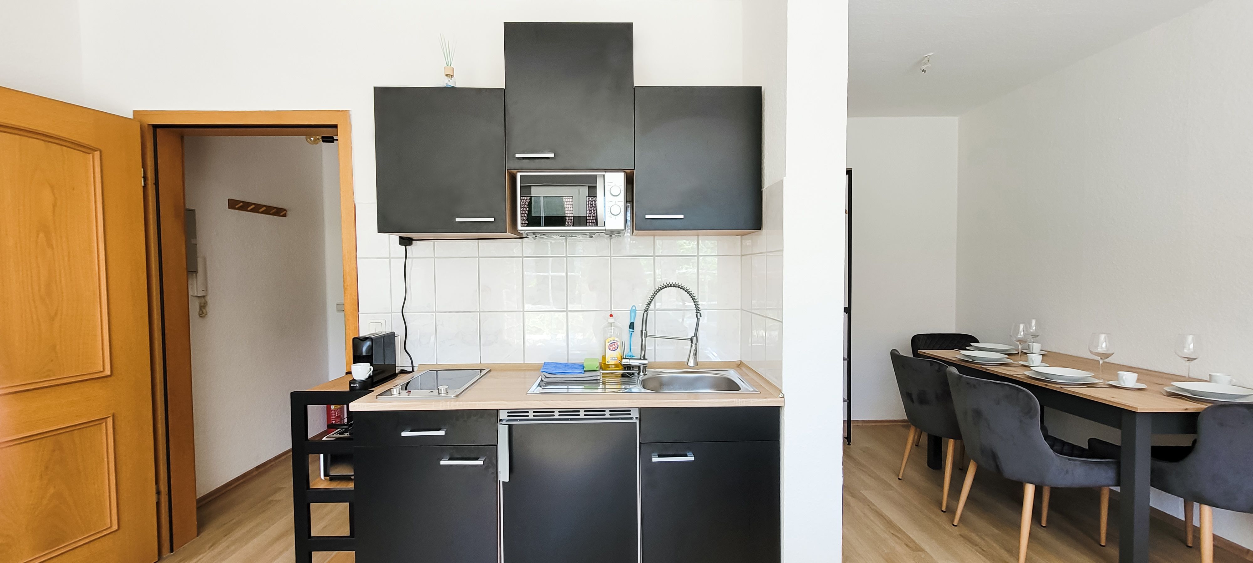  Terrace - Parking Lot - TV In Box-Spring Bed - Kitchen  -  Terrace - Parking lot - TV in box-spring bed - Kitchen  - Gallery -  11