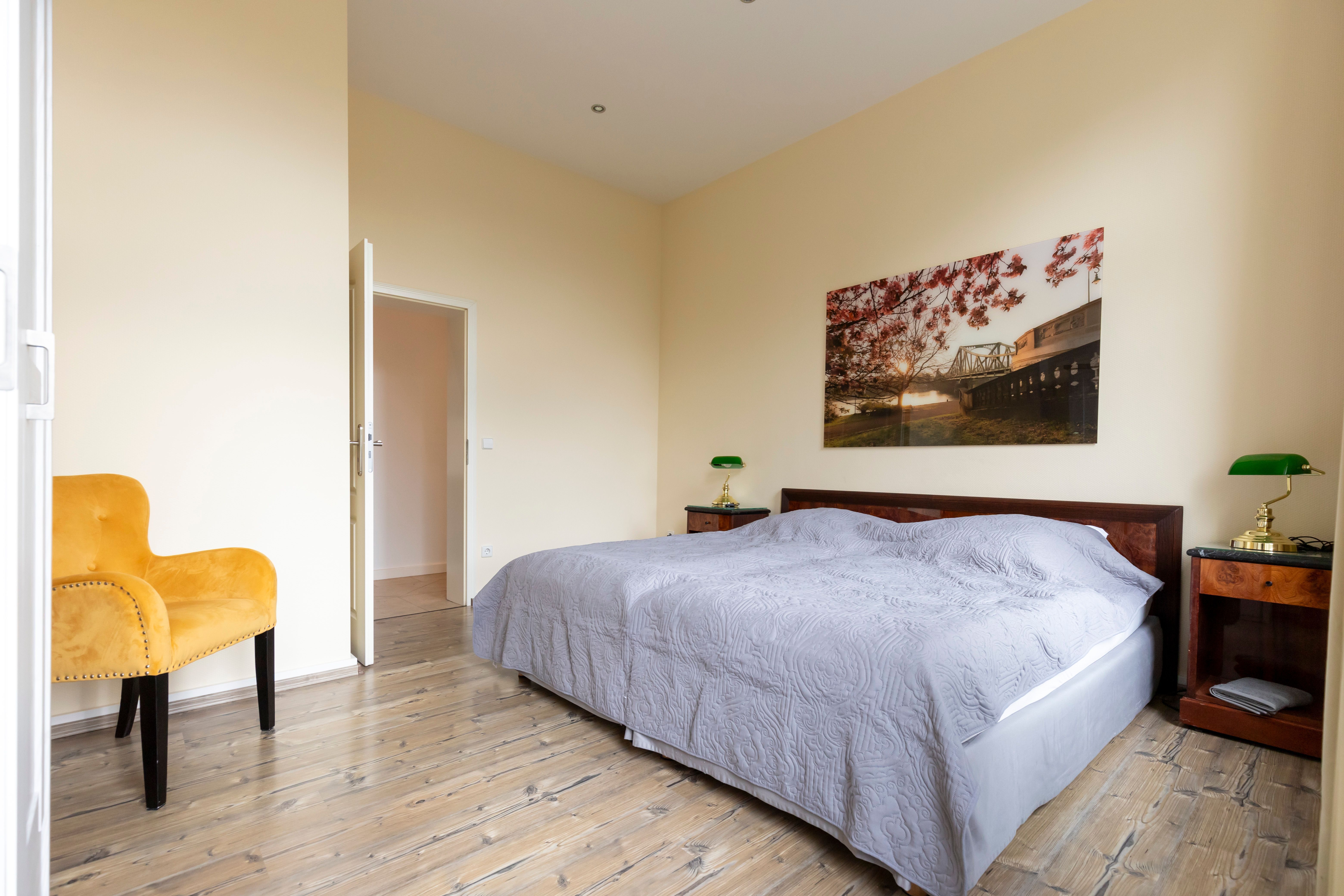 Most Central - Spacious Apartment In The Sidewing - 3