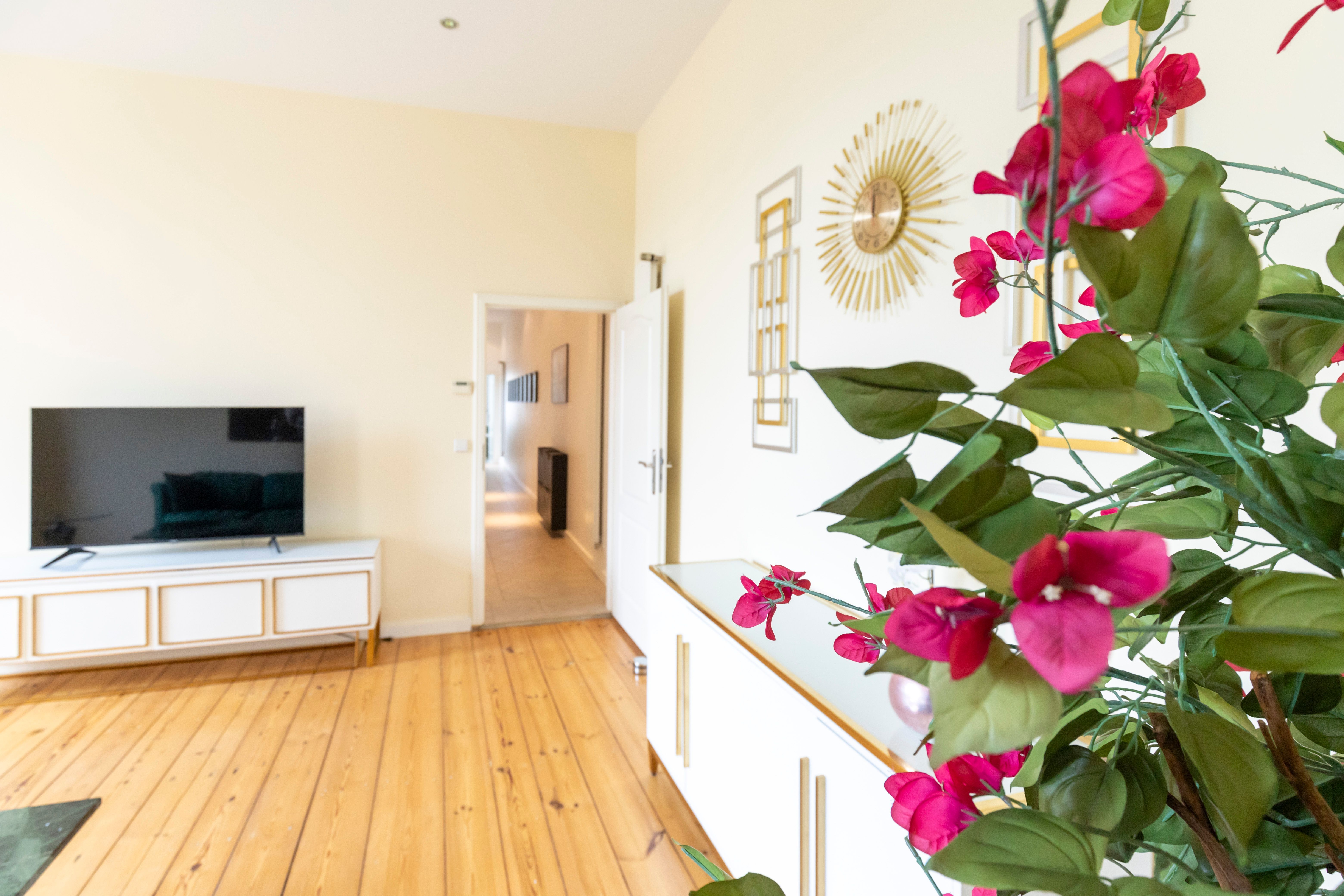 Most Central - Spacious Apartment In The Sidewing - 19