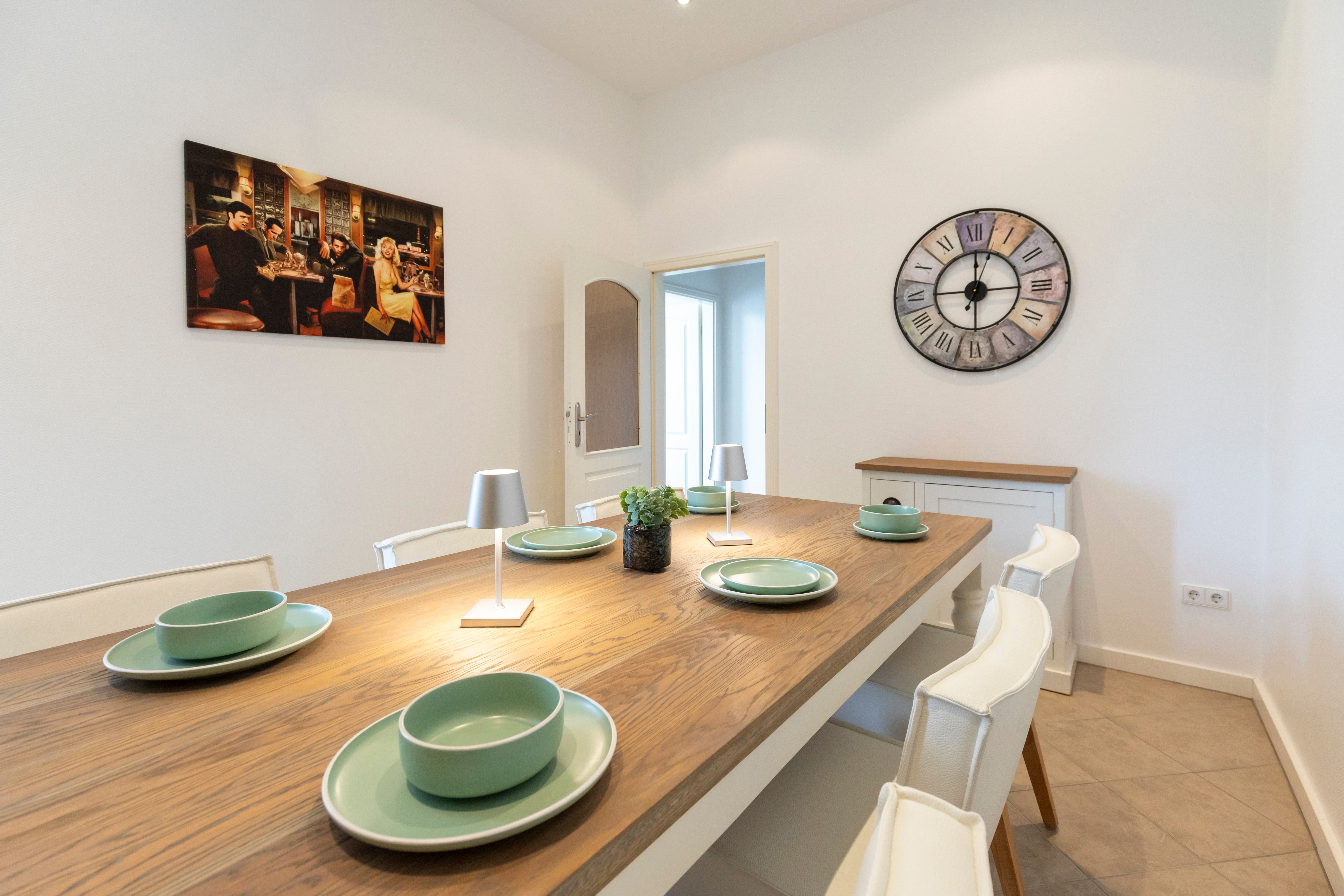 Most Central - Spacious Apartment In The Sidewing - 12