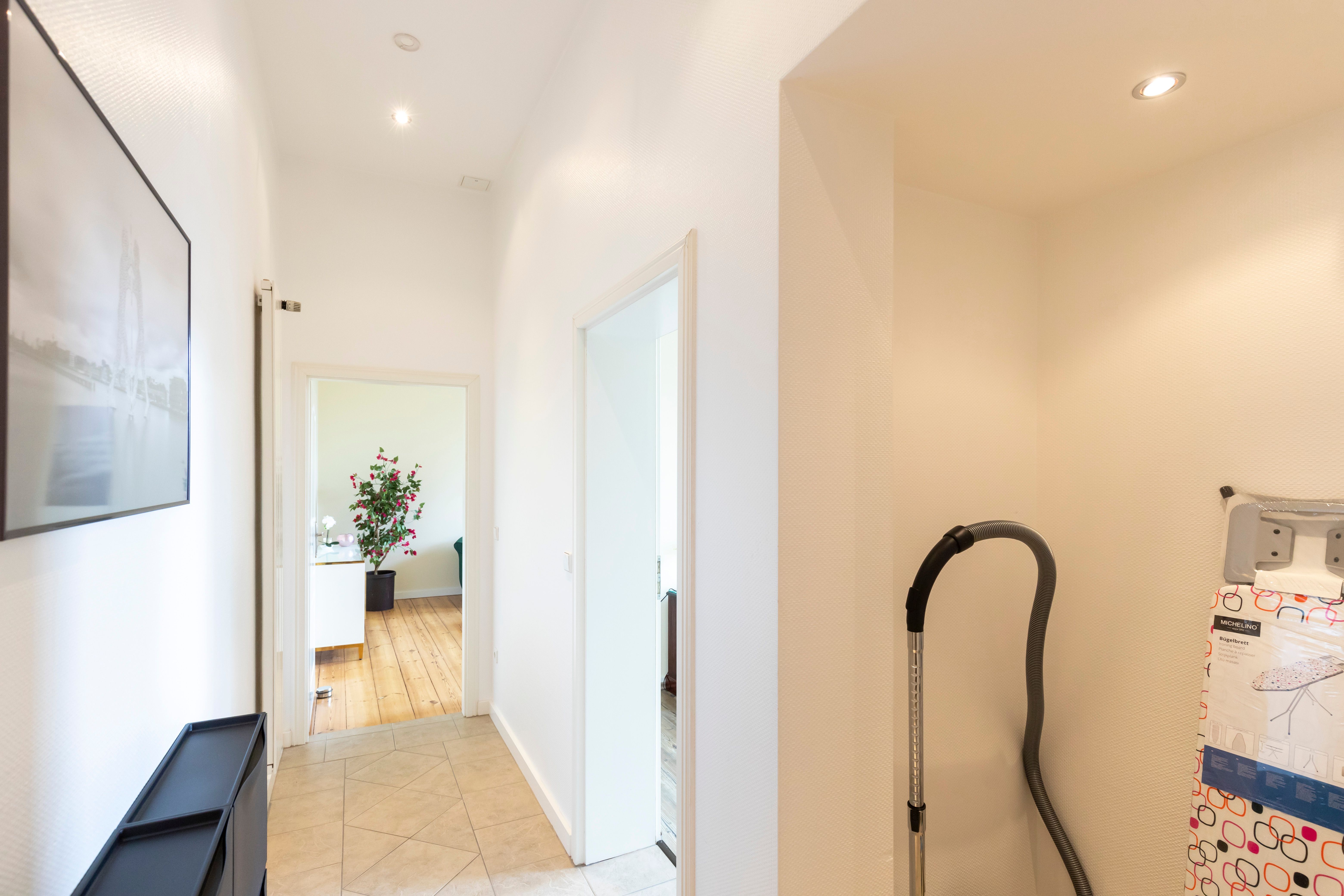 Most Central - Spacious Apartment In The Sidewing - 15