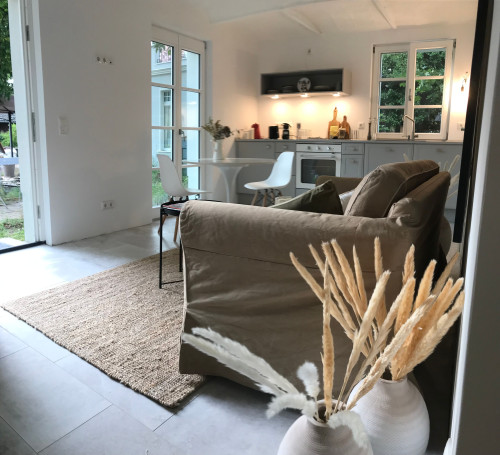 Country house dream - lovingly renovated coachman's house in large garden with old walnut trees