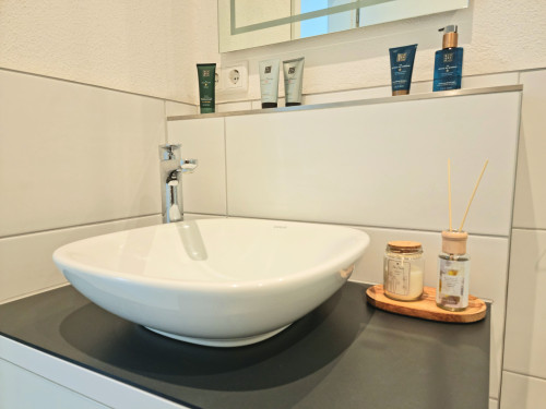Stylish, Central - Loft Apartment, Work Station and Private Parking