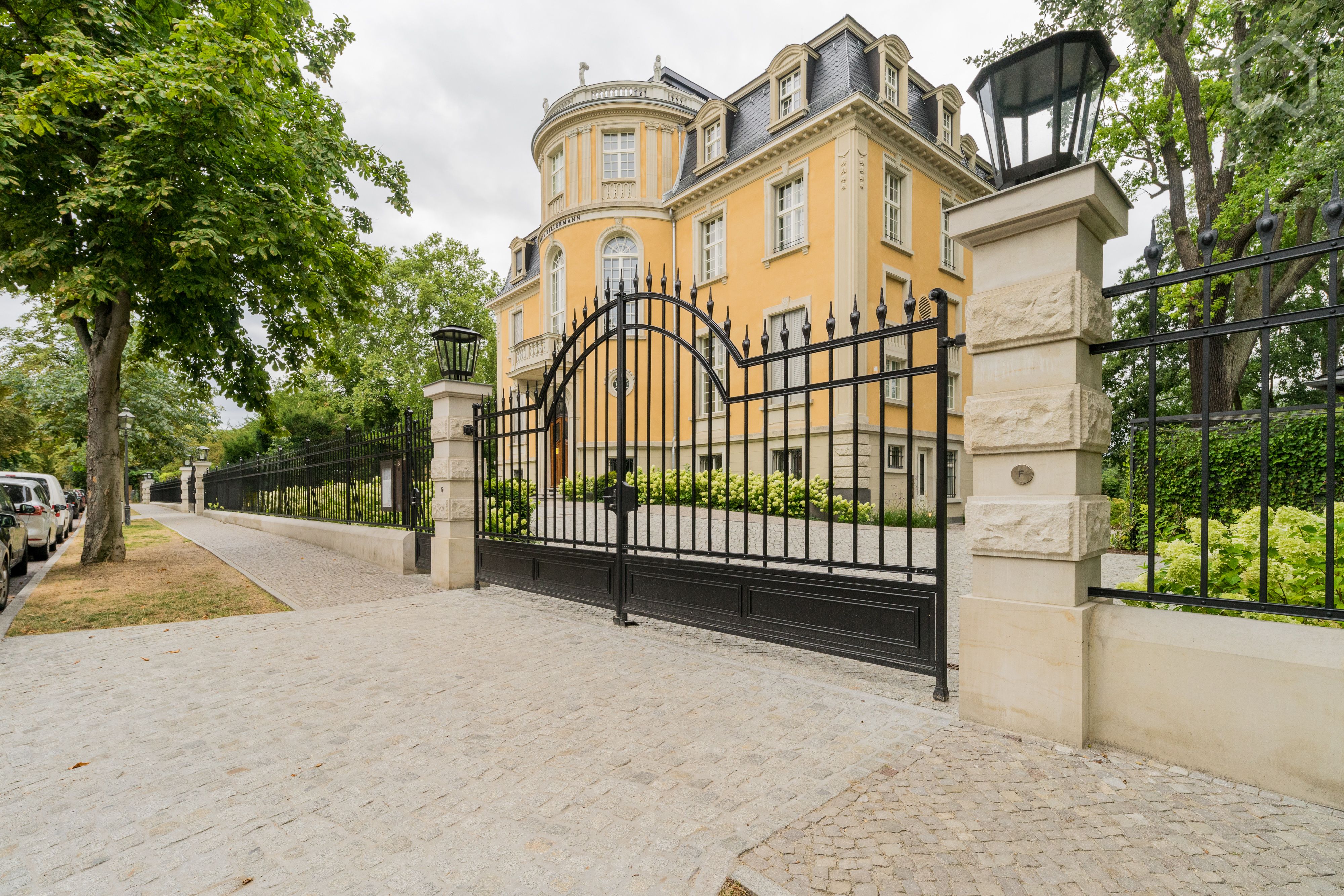 Spacious 1 Room Apartment With Upscale Furnishings At The Heiligen See In Potsdam - 3