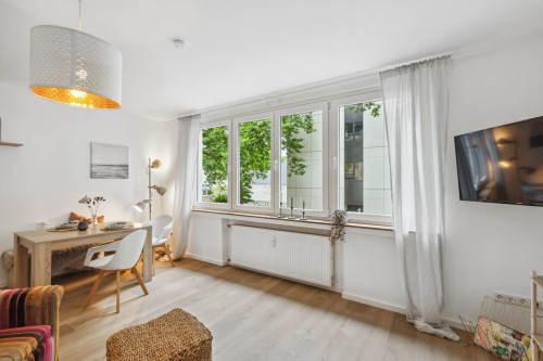 LEVEL22 | Charming, Balcony, Central Location Near Train Station - Gallery - 9