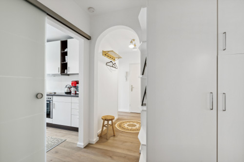 LEVEL22 | Charming, Balcony, Central Location Near Train Station - Gallery - 10