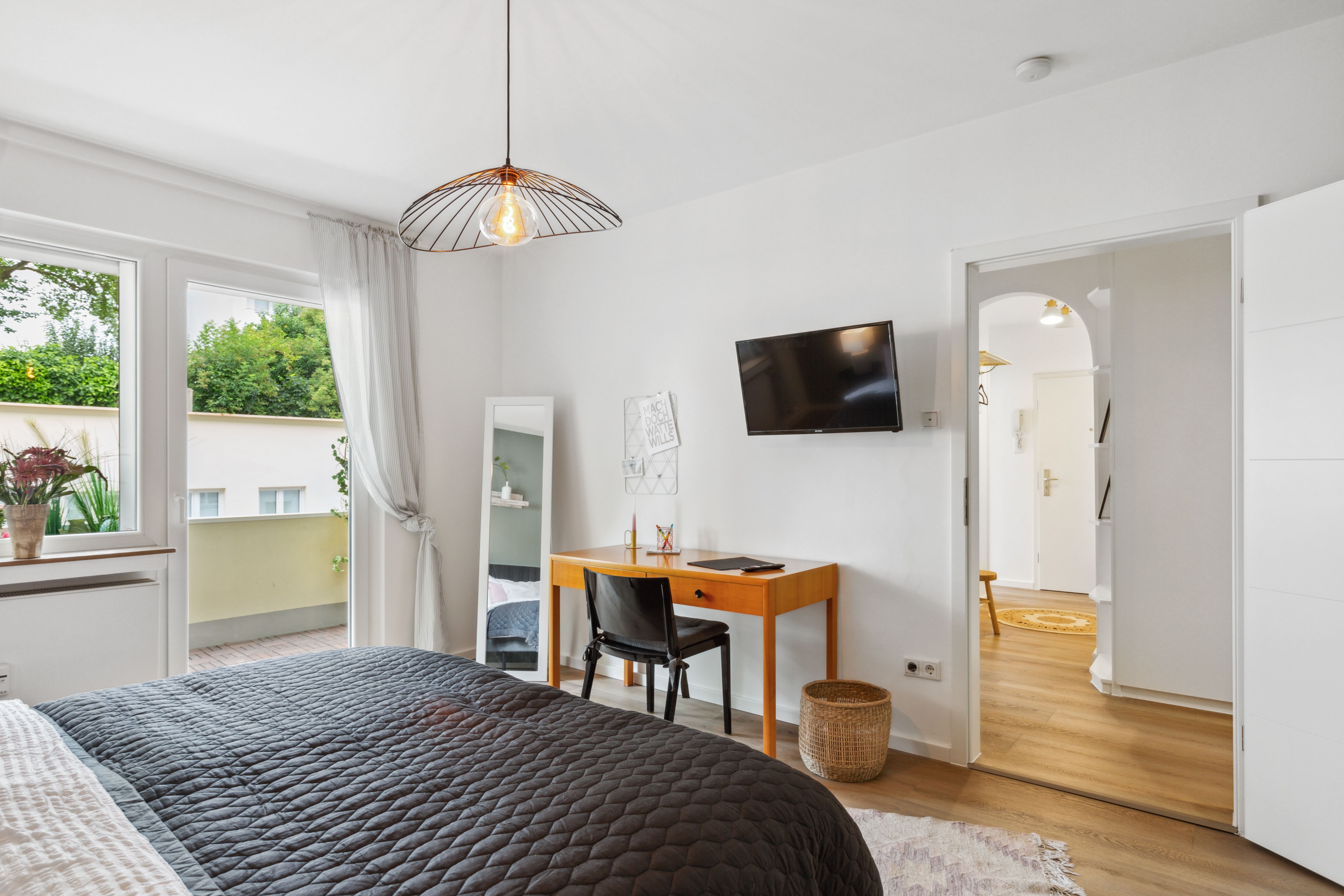 LEVEL22 | Charming, Balcony, Central Location Near Train Station - LEVEL22 | Charming, Balcony, Central Location Near Train Station - Gallery - 17