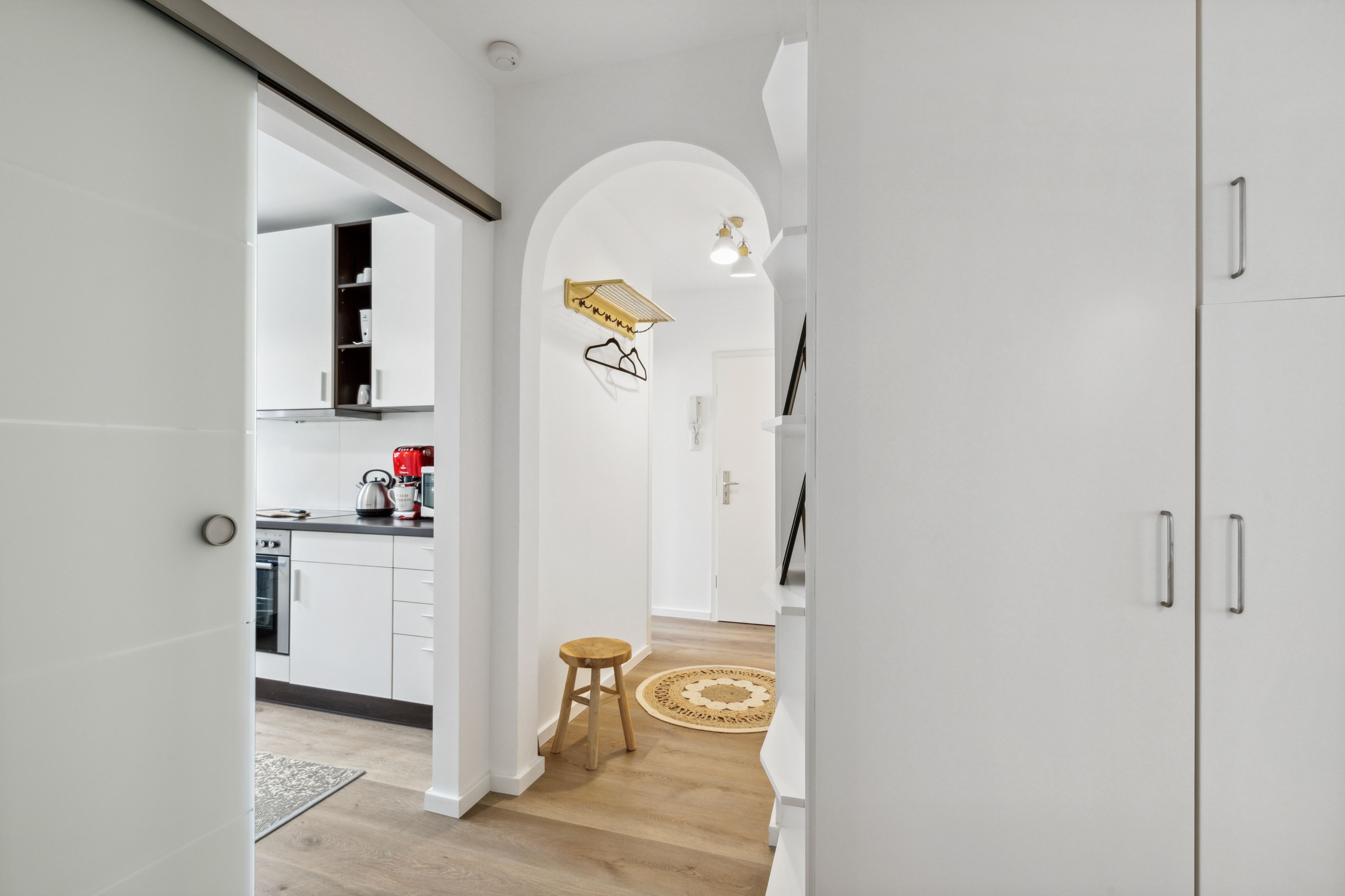 LEVEL22 | Charming, Balcony, Central Location Near Train Station - LEVEL22 | Charming, Balcony, Central Location Near Train Station - Gallery - 9