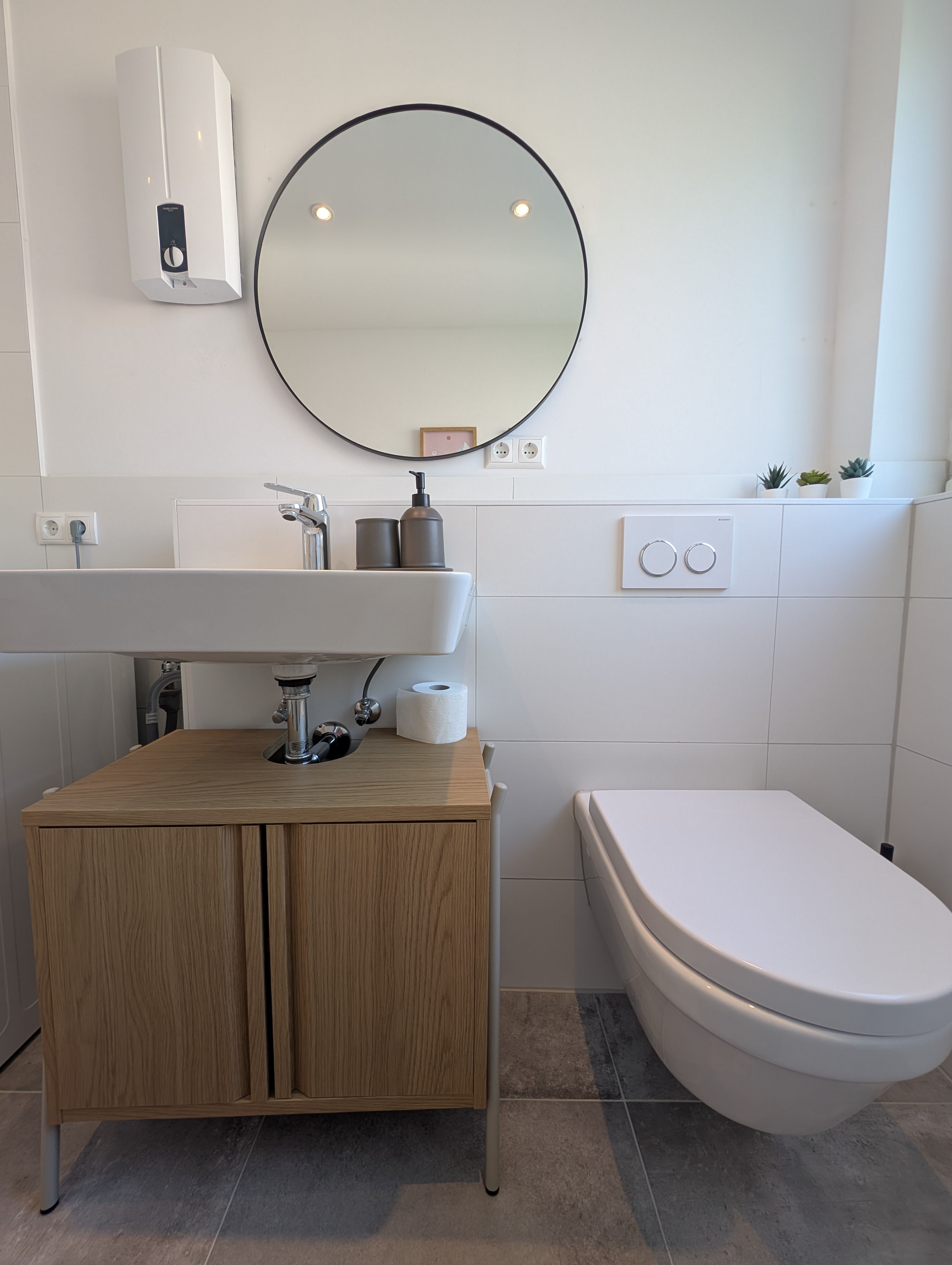 Modern Apartment In The Heart Of Salzgitter – Your Fully Furnished 3-Room Apartment For Stays Of 6 M - 1