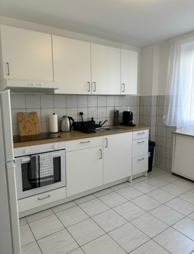 Pretty apartment in quiet street