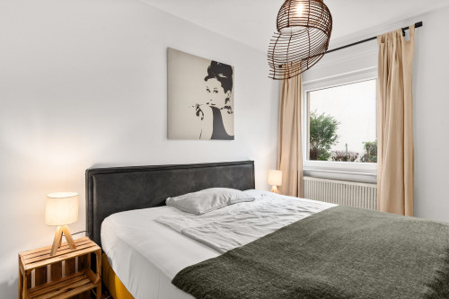 Vintage apartment | boxspring bed | near university & hospital