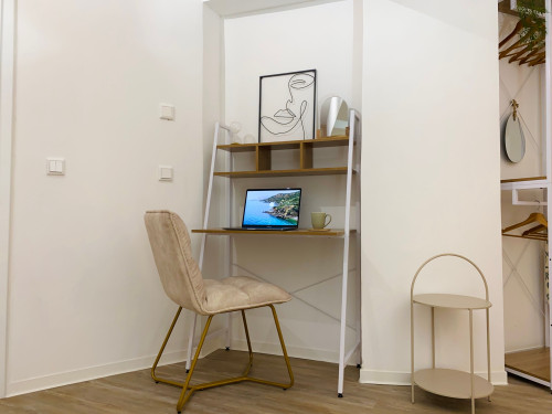 Unique Gem in Essen's Heart: High-Quality Studio Apartment in Former Air-Raid Bunker! - Gallery - 9