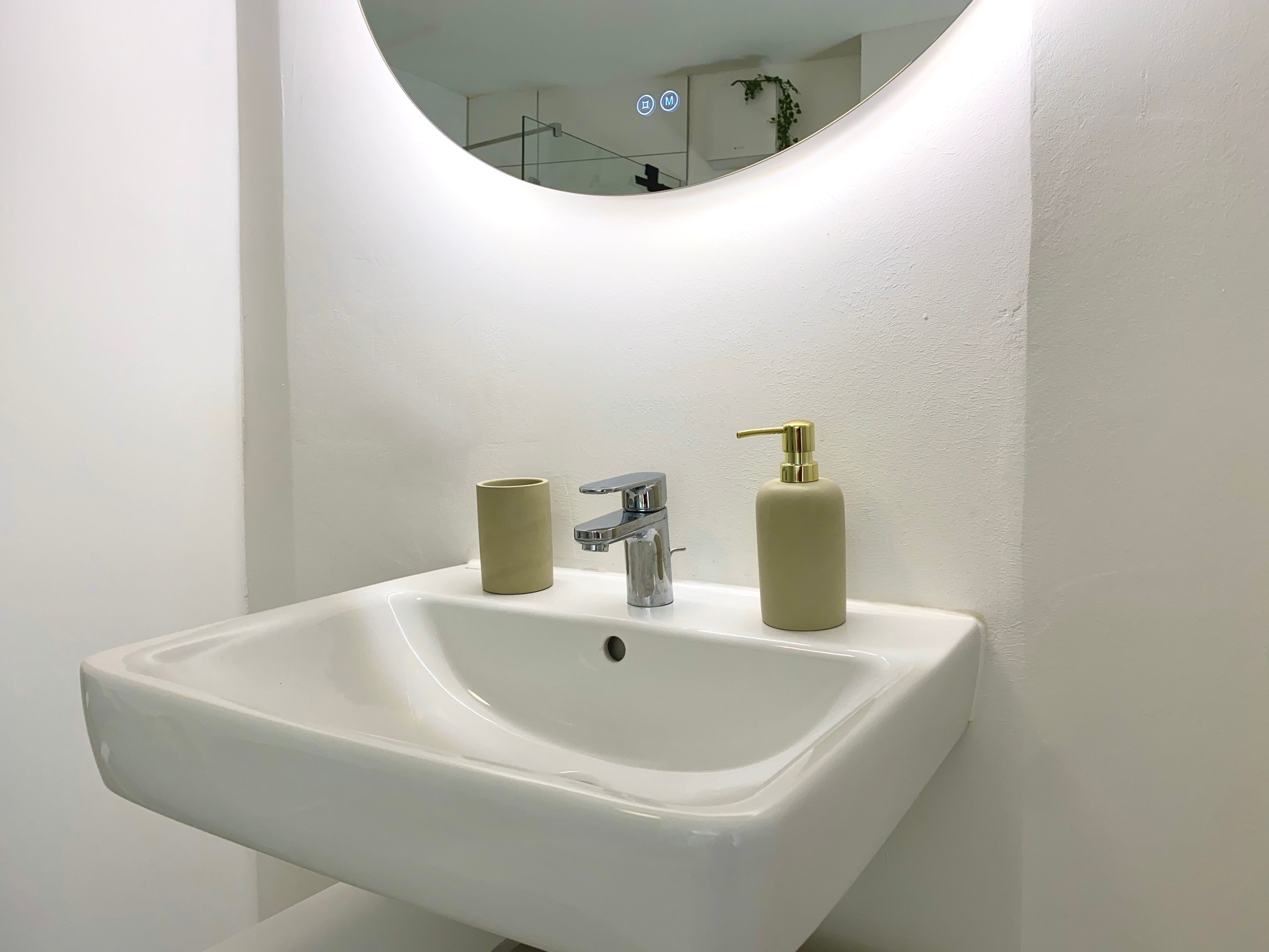 Unique Gem In Essen's Heart: High-Quality Studio Apartment In Former Air-Raid Bunker! - 32