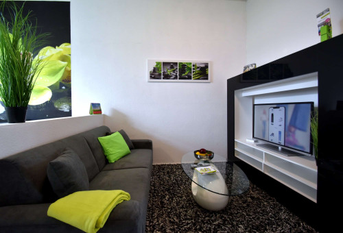 Very spacious apartment near airport - modernly furnished, fully equipped
