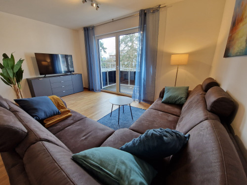 Modern and bright apartment in a central location with underground parking space and a bed measuring 180x220cm