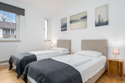Upscale fitter apartment | box spring beds | smart TV | washer-dryer