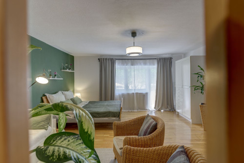 Home by Doni : Central | Parking | Pet-friendly | Balcony
