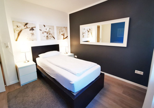 Gorgeous loft in popular area with balcony