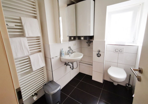 Gorgeous loft in popular area with balcony  - Gallery -  5