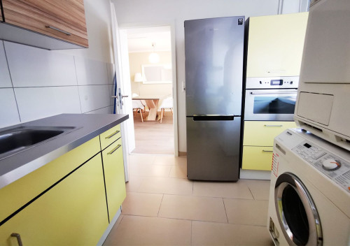 Gorgeous loft in popular area with balcony