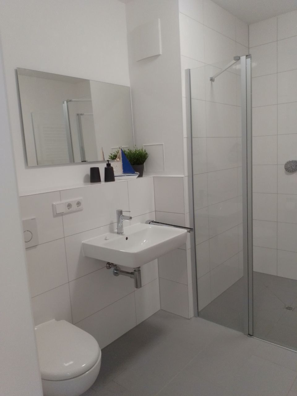  First Occupancy, 2-Room Apartment With Fitted Kitchen And Balcony.  -  First occupancy, 2-room apartment with fitted kitchen and balcony.  - Gallery -  27